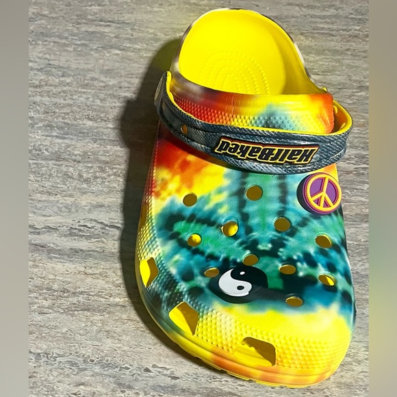 CROCS Half-Baked Classic Tie-Dye Yellow Men’s Slip-On Clog Sandals with Charms main image 12